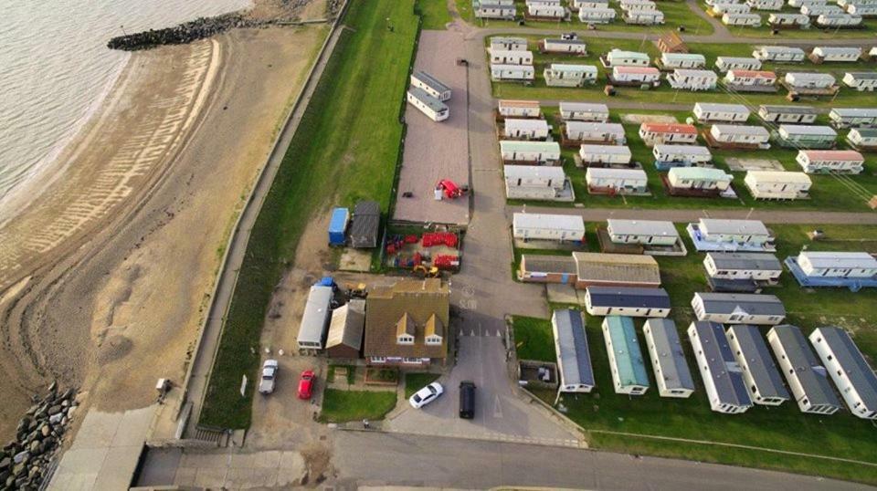 Отель Caravan Beach Holiday Saint Osyth Экстерьер фото