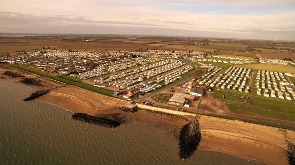 Отель Caravan Beach Holiday Saint Osyth Экстерьер фото