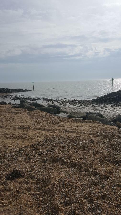 Отель Caravan Beach Holiday Saint Osyth Экстерьер фото