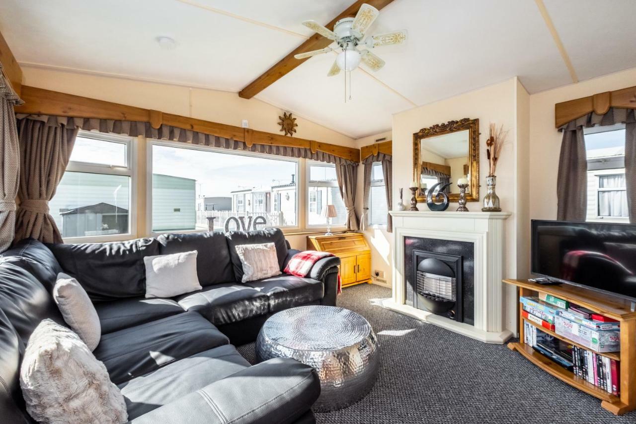 Отель Caravan Beach Holiday Saint Osyth Экстерьер фото