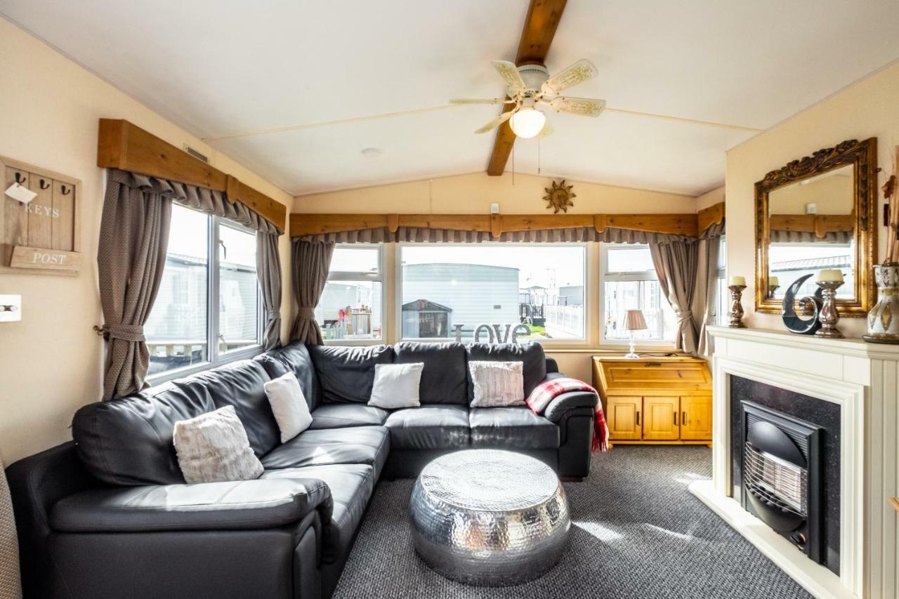 Отель Caravan Beach Holiday Saint Osyth Экстерьер фото
