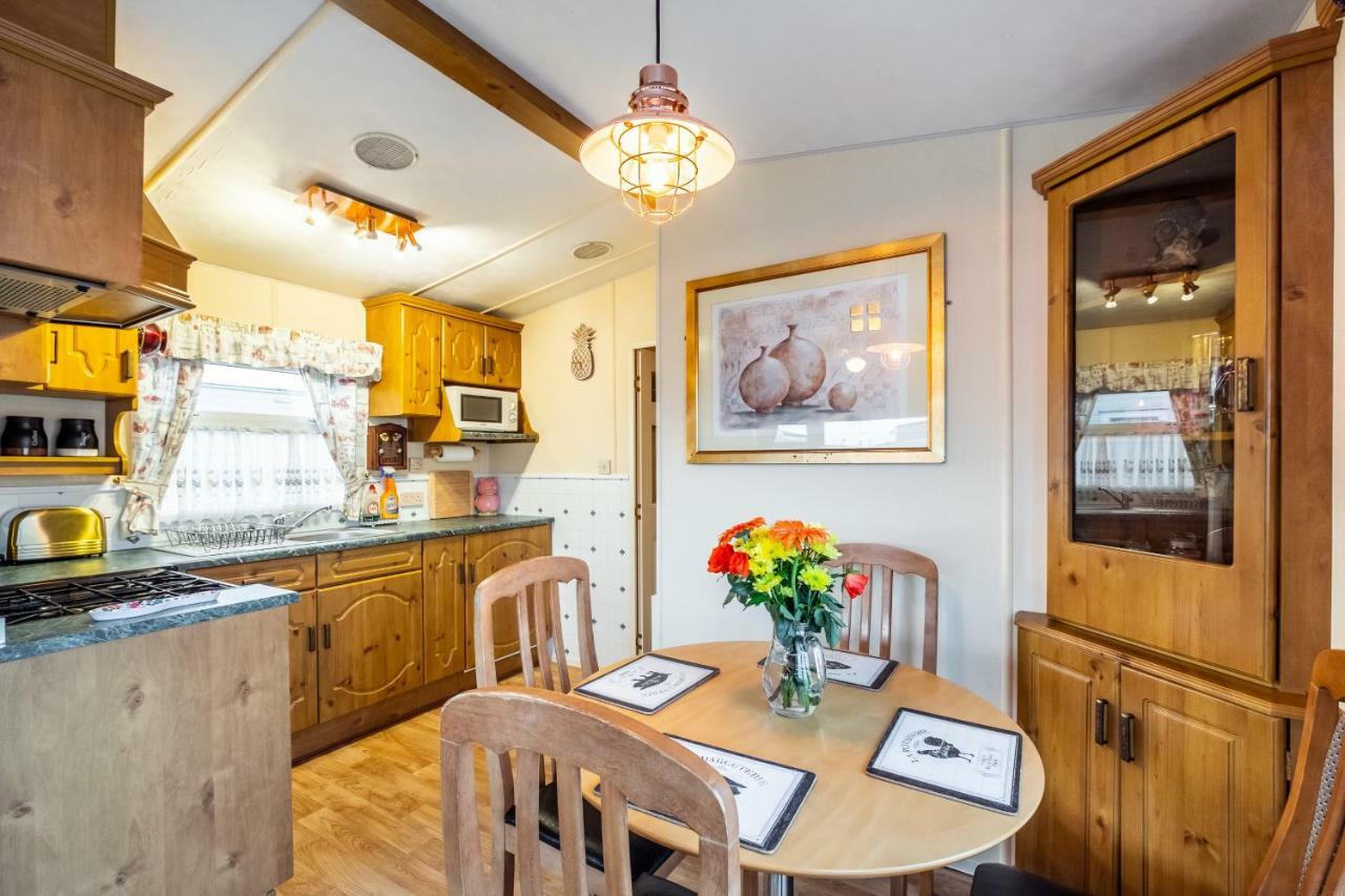 Отель Caravan Beach Holiday Saint Osyth Экстерьер фото