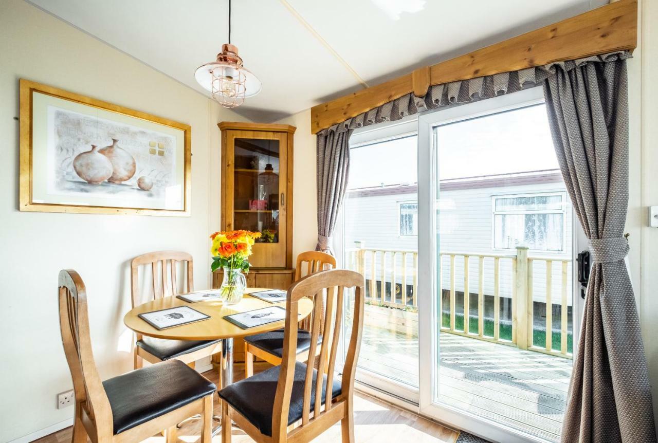 Отель Caravan Beach Holiday Saint Osyth Экстерьер фото