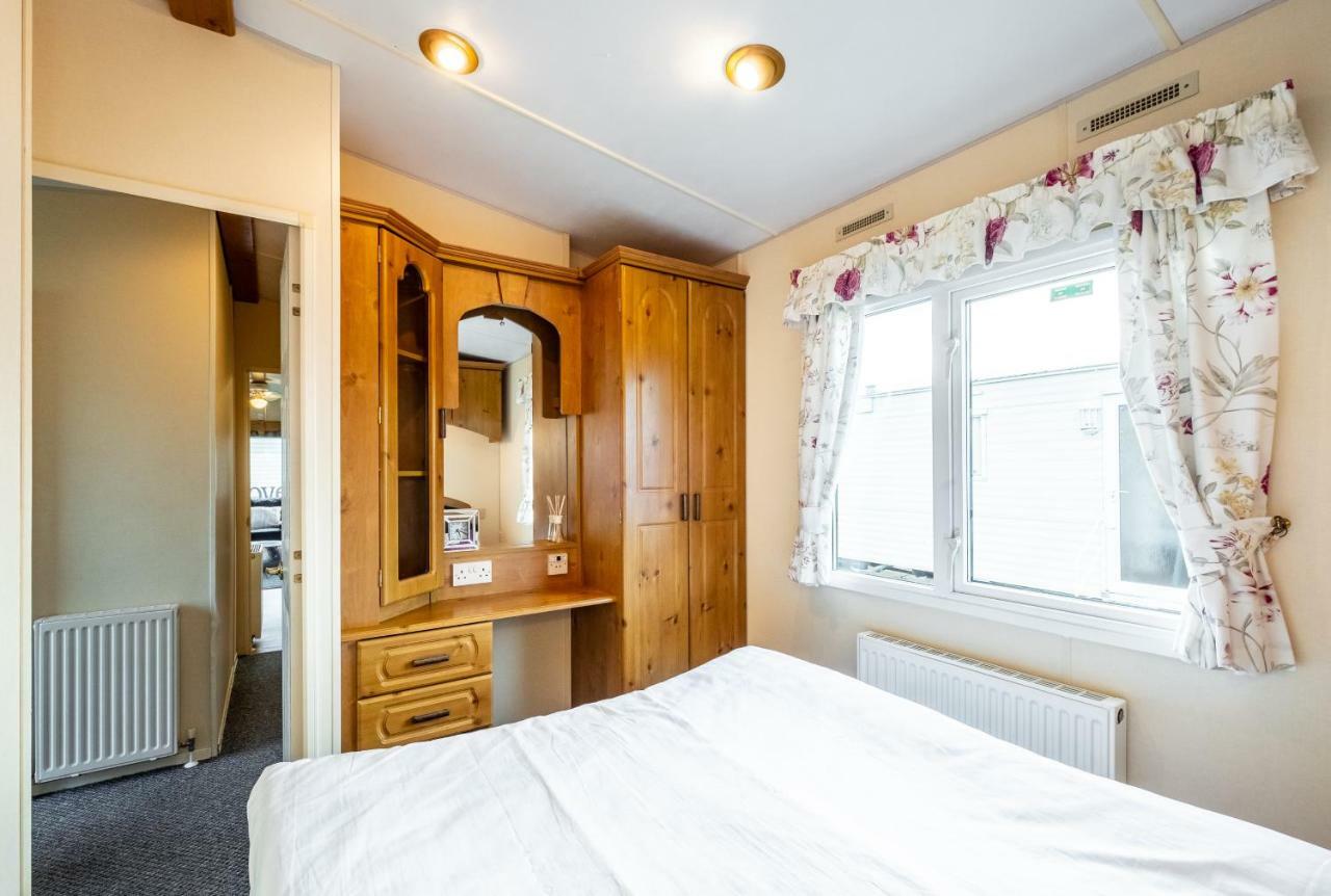 Отель Caravan Beach Holiday Saint Osyth Экстерьер фото