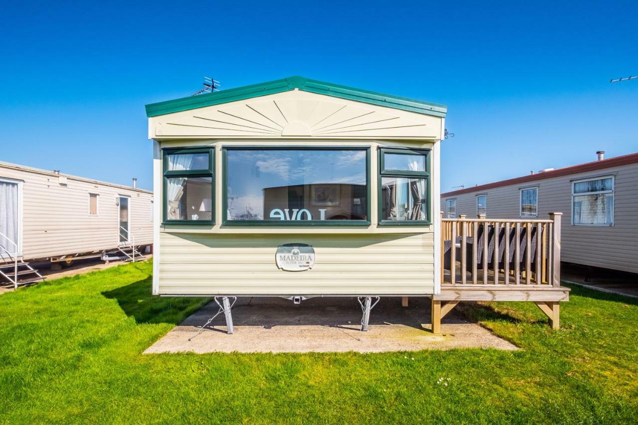 Отель Caravan Beach Holiday Saint Osyth Экстерьер фото
