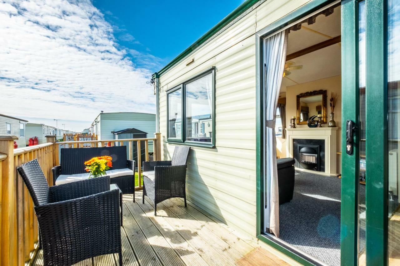Отель Caravan Beach Holiday Saint Osyth Экстерьер фото