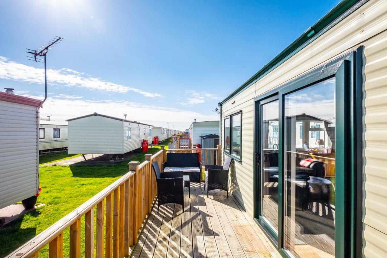 Отель Caravan Beach Holiday Saint Osyth Экстерьер фото